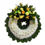 Cushioned wreath with spray